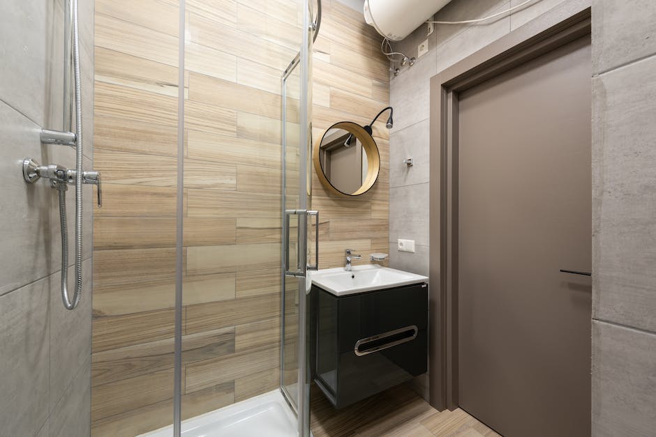 Maximizing Space: Small Bathroom Shower Design Ideas